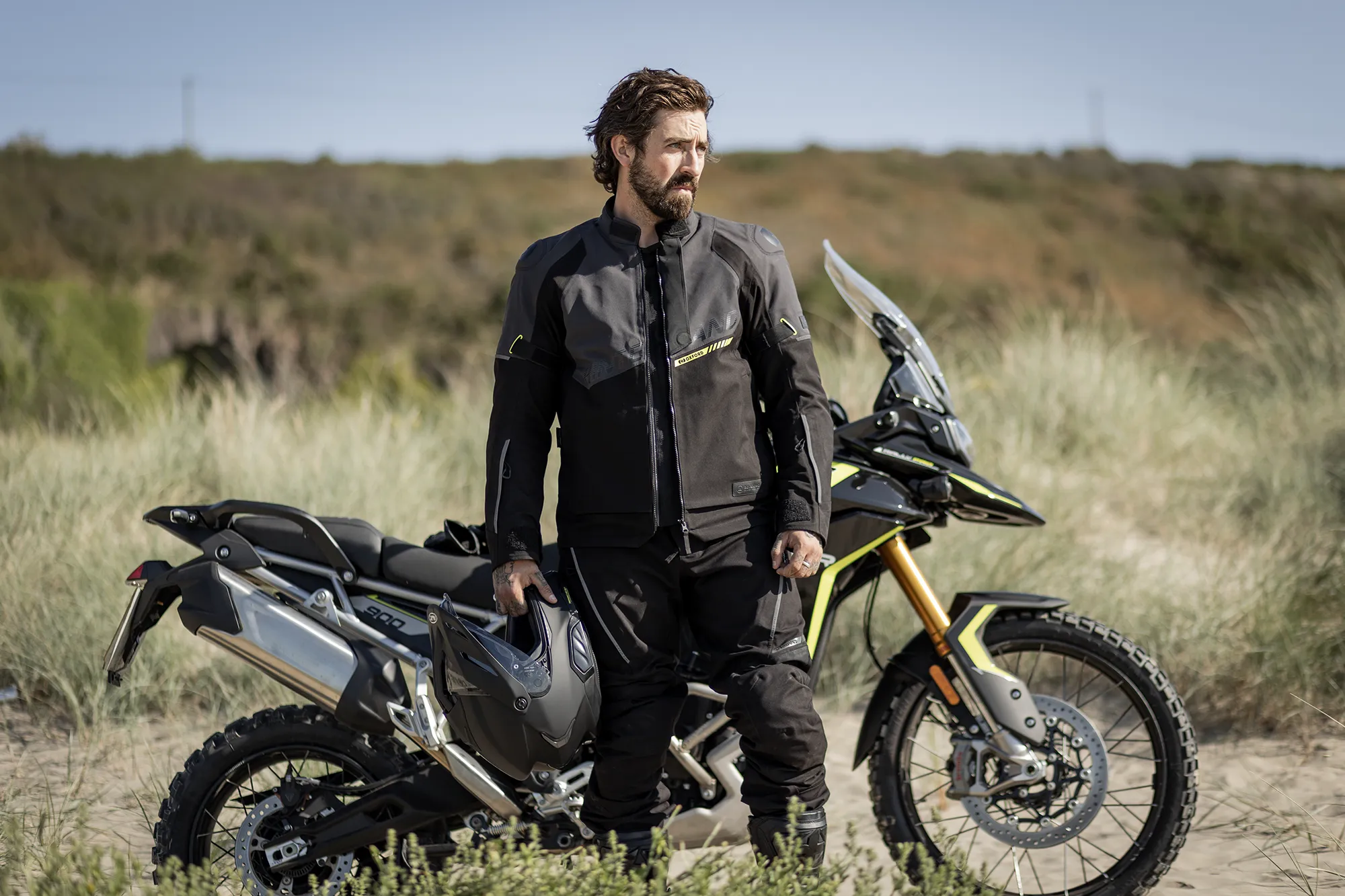 Oxford Products는 Hinterland 2.0 재킷과 바지를 선보입니다.